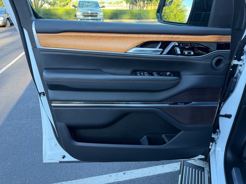 2024 Jeep Grand Wagoneer Series III