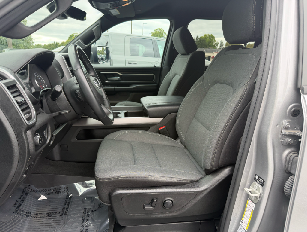 2023 RAM 1500 Big Horn Crew Cab 4x4 5'7' Box