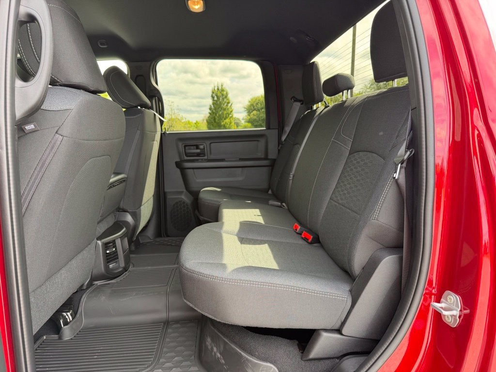 2026 RAM Ram 2500 RAM 2500 BLACK EXPRESS CREW CAB 4X4 6'4' BOX