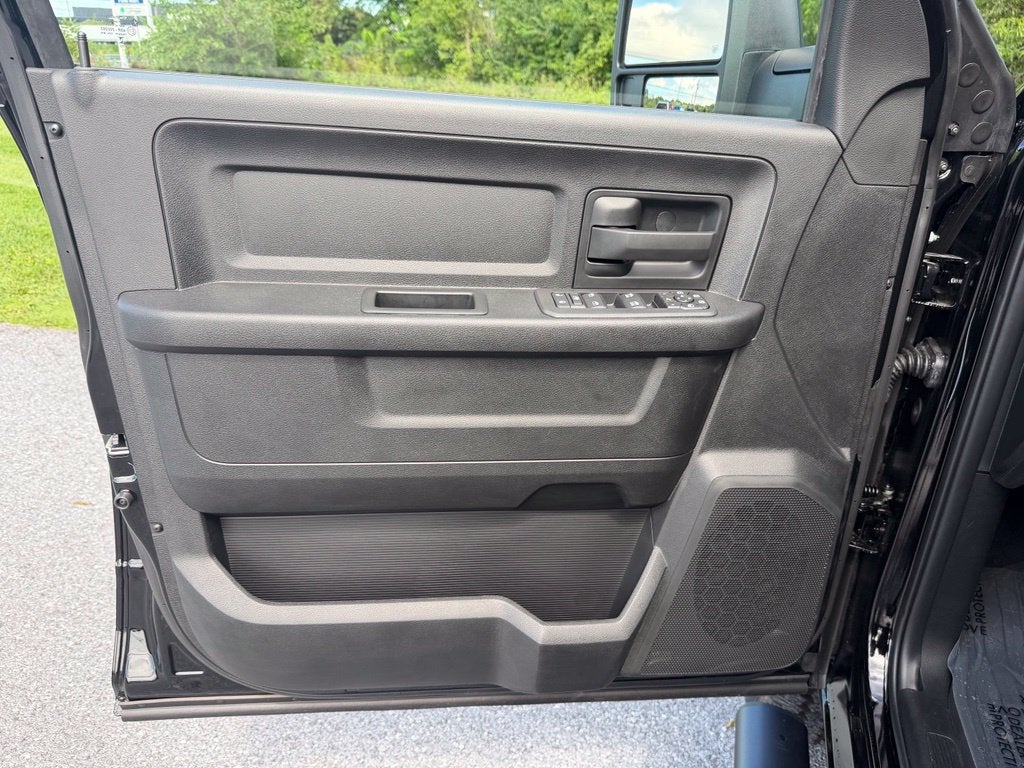 2026 RAM Ram 2500 RAM 2500 BLACK EXPRESS CREW CAB 4X4 6'4' BOX
