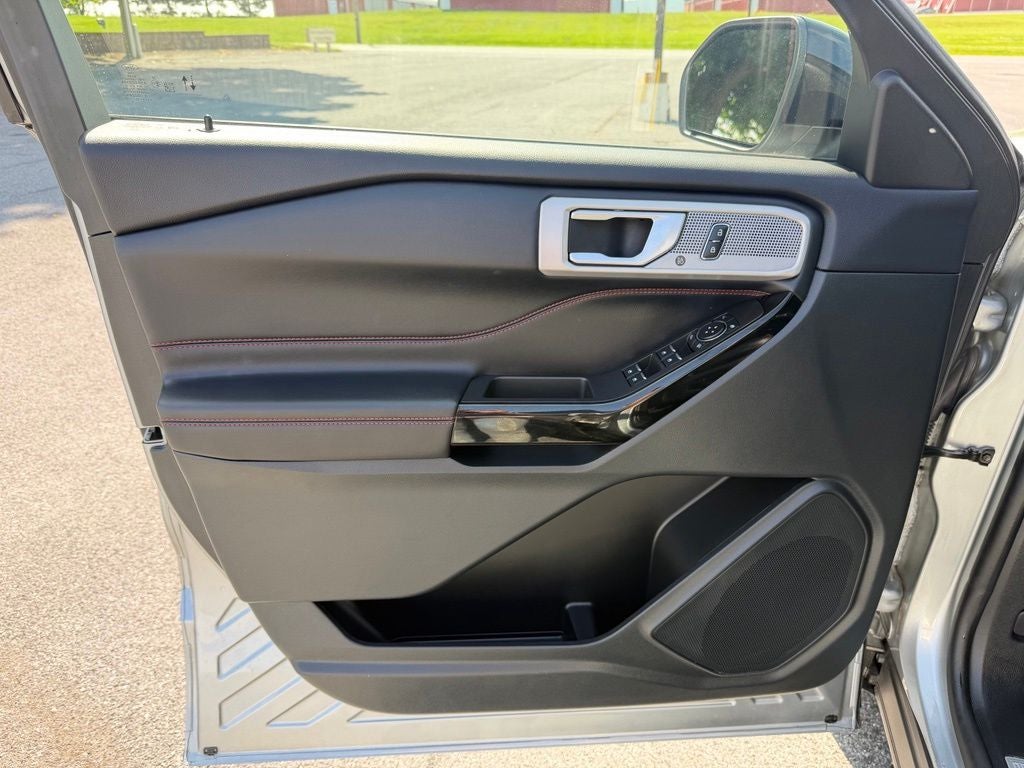 2024 Ford Explorer ST-Line