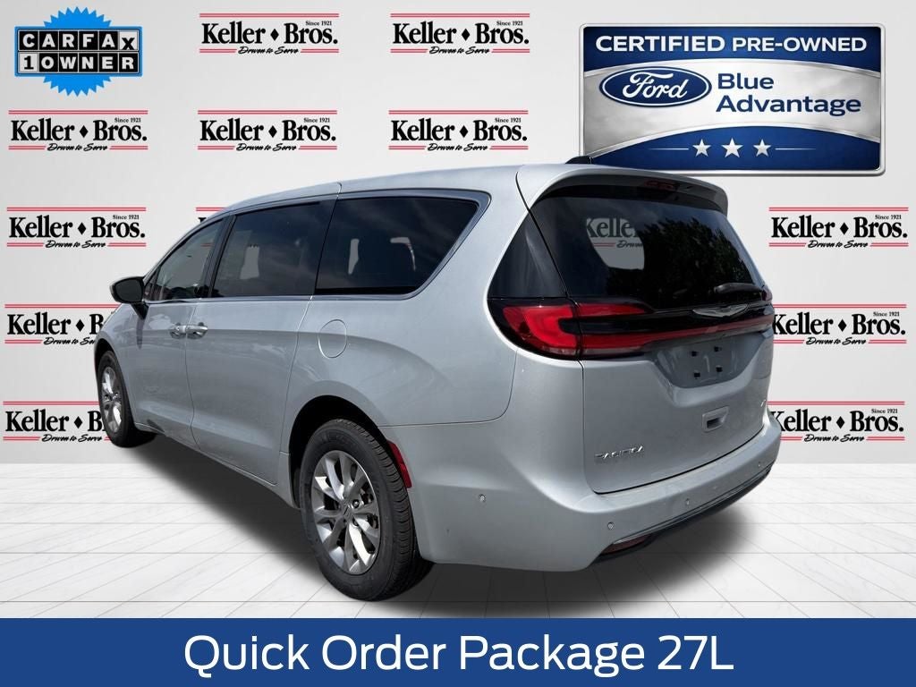 2023 Chrysler Pacifica Touring L